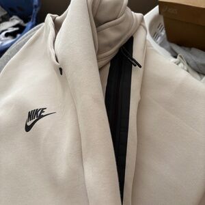 Nike tech sweatpants XL NEVER WORN. Nike Jordan heavy Tee